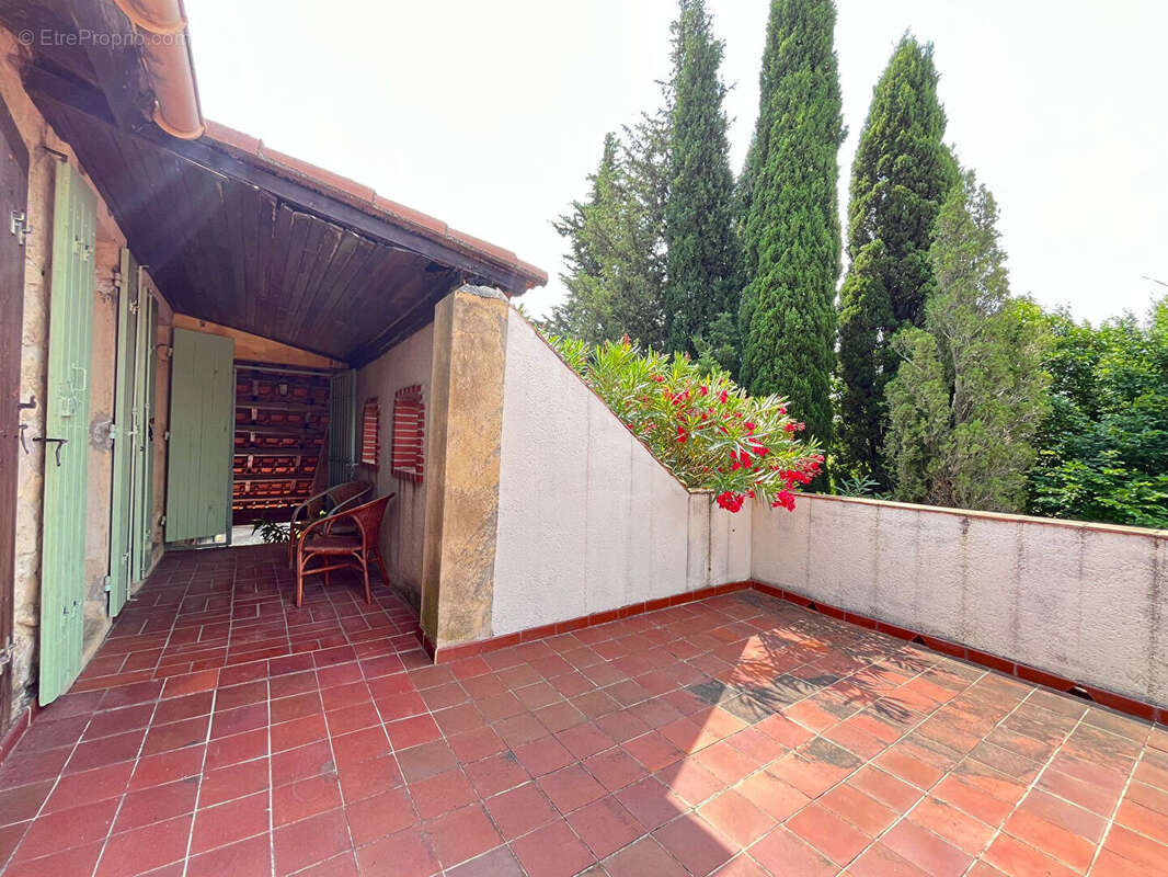 À vendre Authentique Mas - 5 chambres avec piscine, parc arboré et 4 garages - Proche Calvisson - photo 16