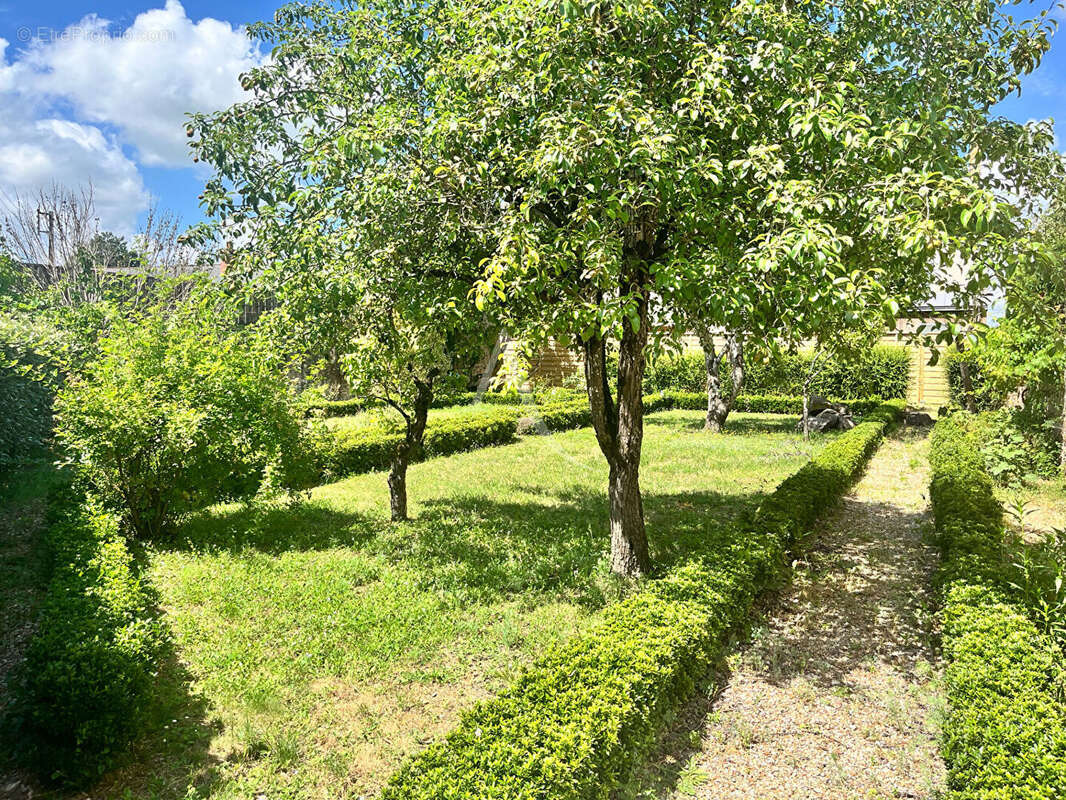 Terrain à TIERCE
