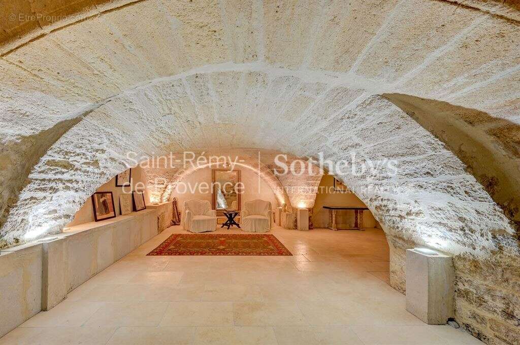 Situé proche d'Avignon, Arles et Saint Rémy de Provence, superbe Hotel particulier du XVème siècle - photo 6