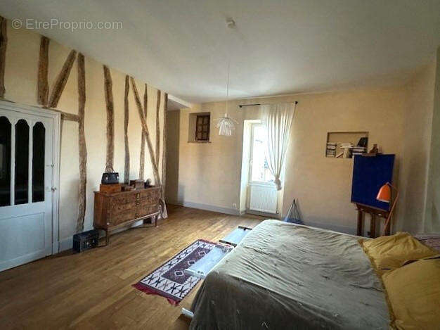 CH EST 2 AVEC DRESSING - Maison à VIC-FEZENSAC