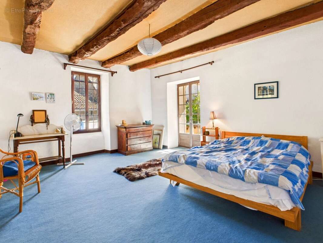 Maison à MIRANDOL-BOURGNOUNAC