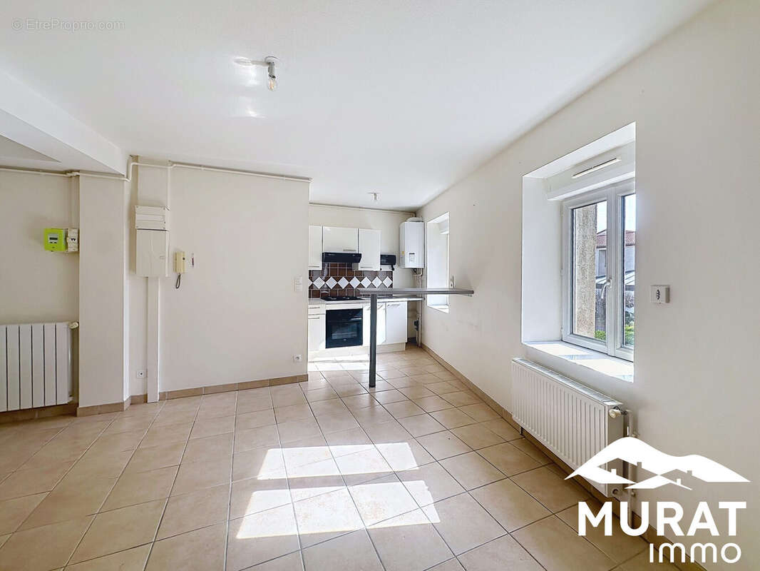 Appartement à VEYRE-MONTON