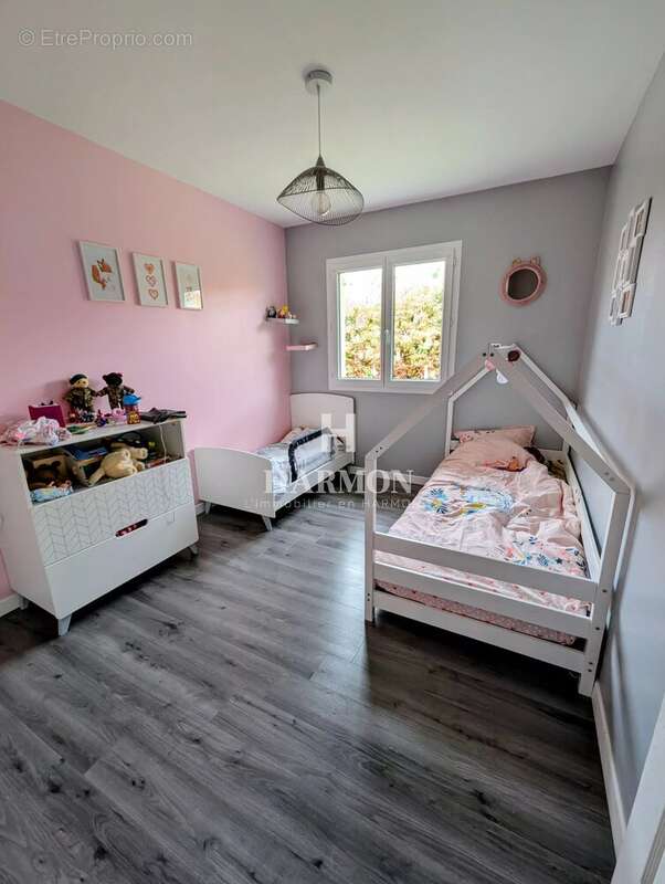 Maison à MOMAS