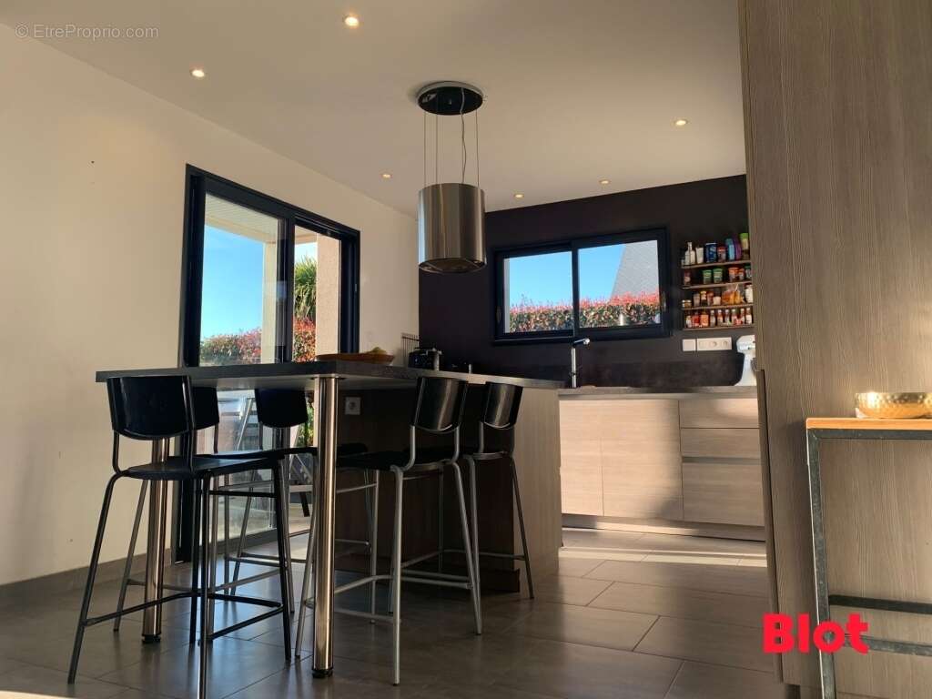 Maison à ARGENTRE-DU-PLESSIS