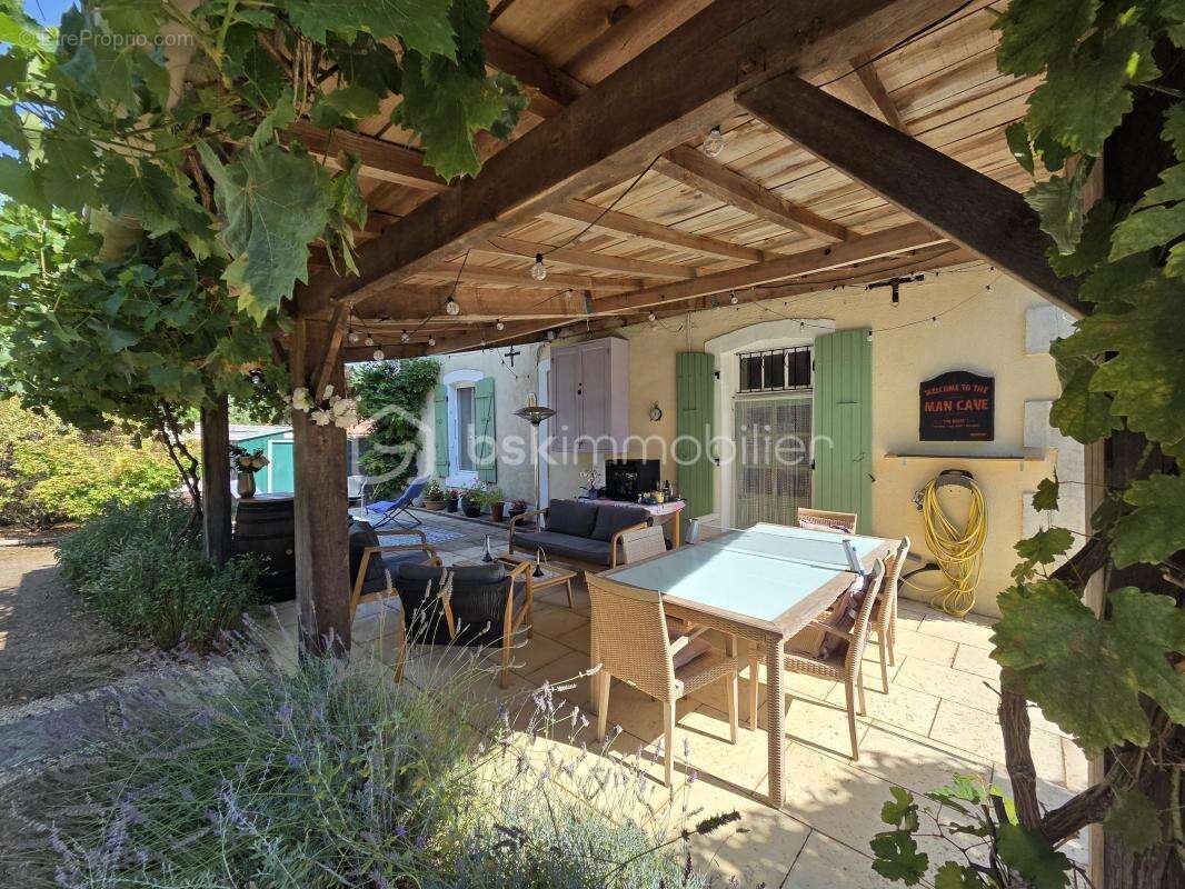 Coup de cœur – charme, elegance et potentiel, belle maison rénovée avec studio, piscine chauffée et 1 940 m² de terrain - photo 19