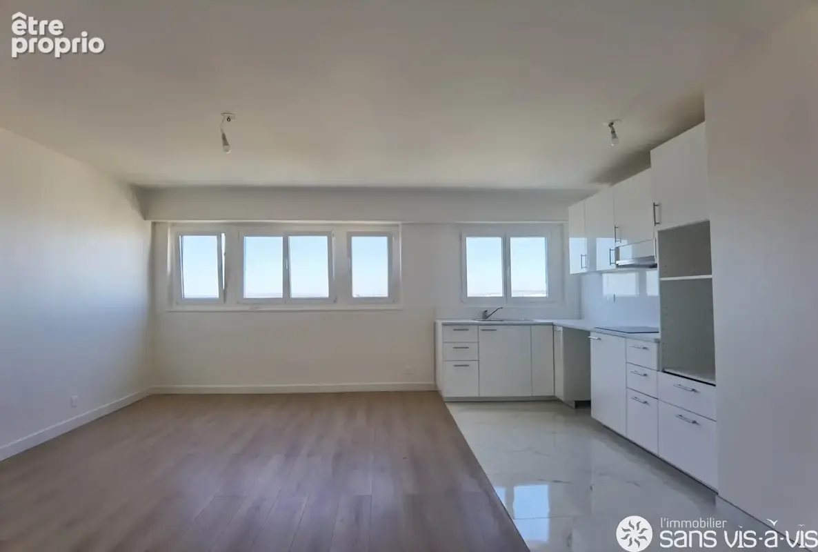 Courbevoie, Quartier Charras - Résidence Les Gémeaux  -  Appartement de 4 pièces de 89m2, refait à neuf et en - photo 2