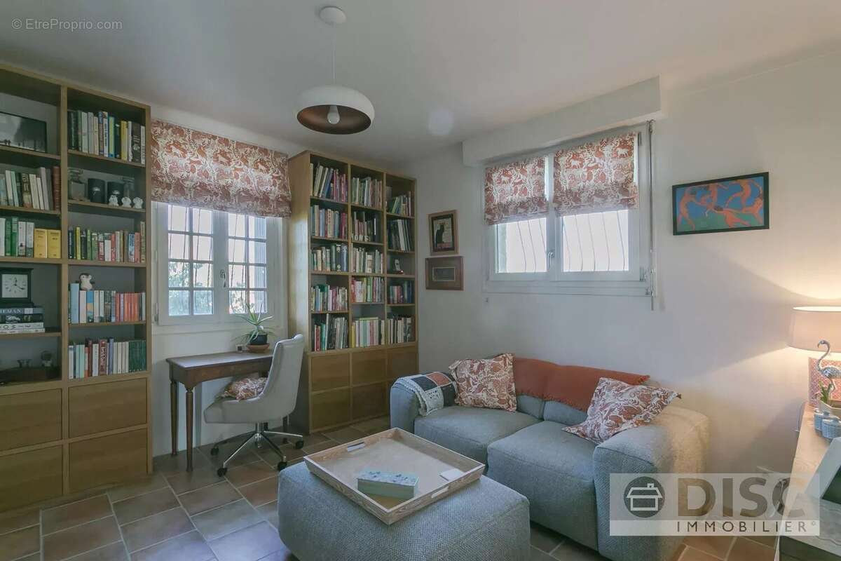 Maison à PUYLAROQUE