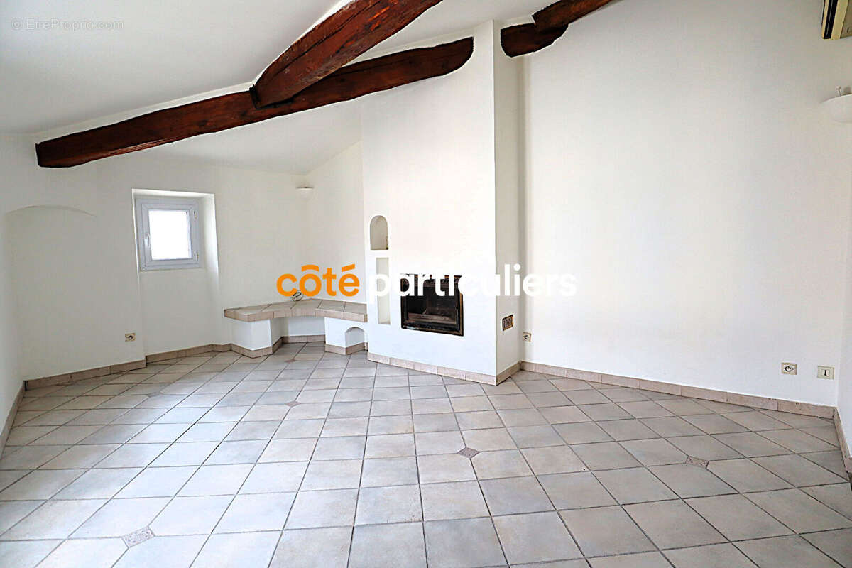 Appartement à ROQUEBRUNE-SUR-ARGENS