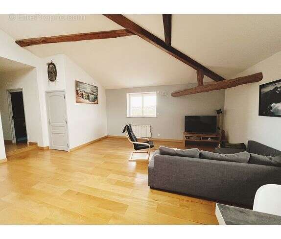 Appartement à FONTAINES-SAINT-MARTIN