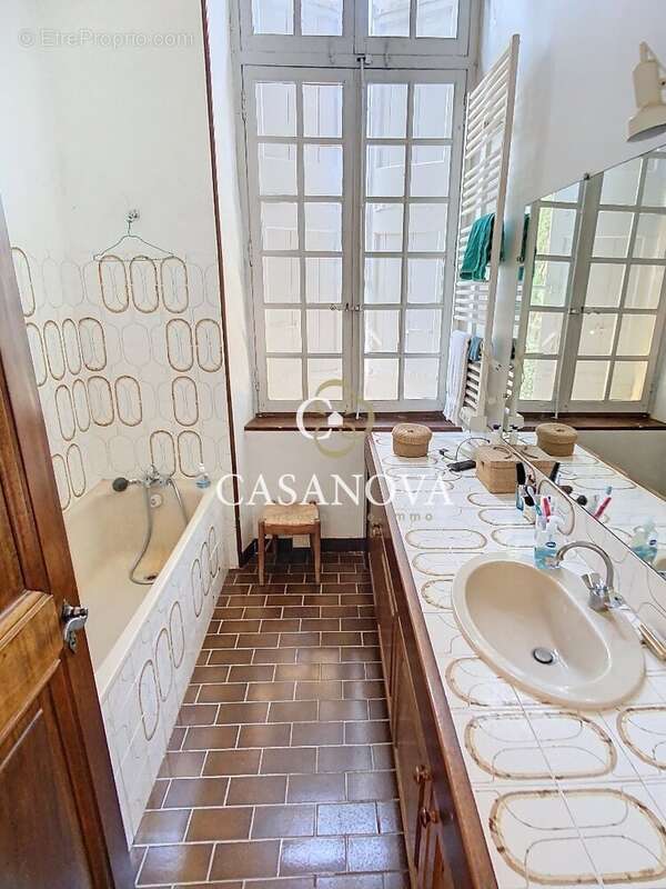 Entre MONTPELLIER & BEZIERS: Le charme de l'ancien et l'histoire d'une Maison de Maître datant de 1779. Habitation de 450 m² sur - photo 18