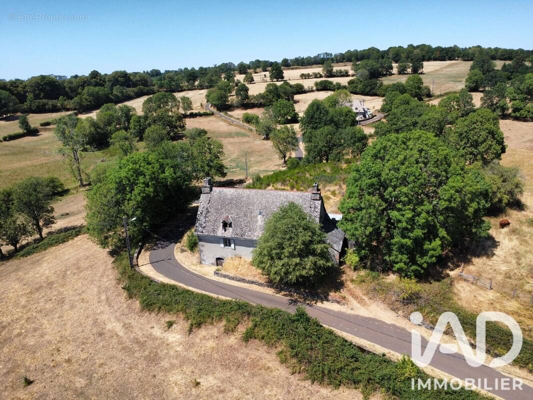 Photo 1 - Maison à ALLY