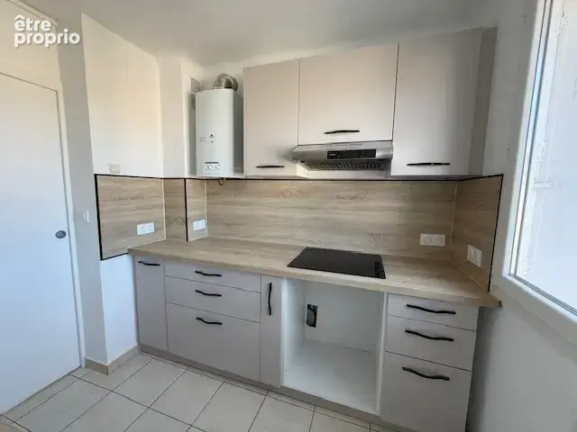 EXCLUSIVITE / TOULON - Faux T4 de 58,60 m2 + balcon + cellier + cave - photo 4