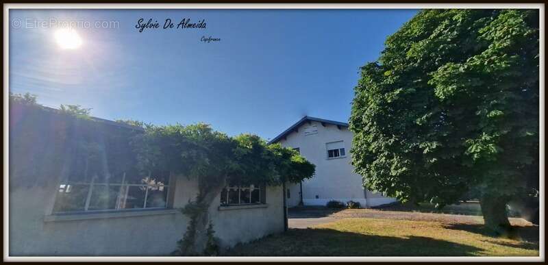 Maison à BAGE-LE-CHATEL
