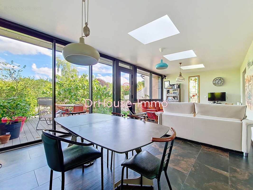 Maison à LES CLAYES-SOUS-BOIS