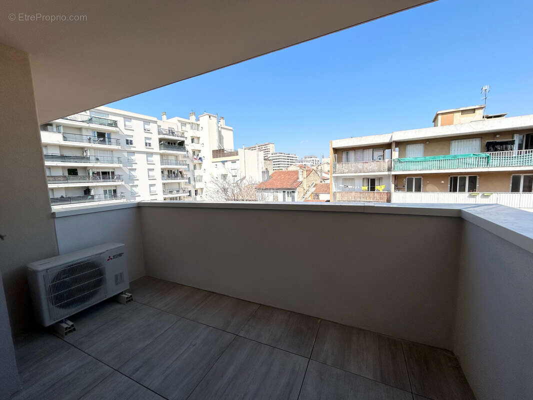 Appartement à MARSEILLE-4E