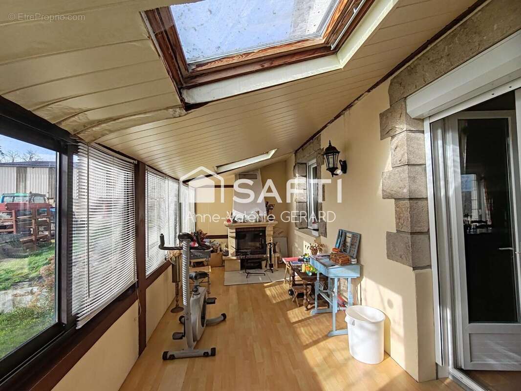 Maison 202 m² à Savigny-Le-Vieux  - photo 8