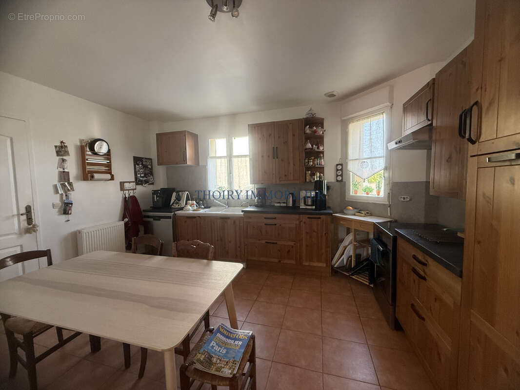 THOIRY. Maison traditionnelle de 127 m2 habitables sur 530 m2 de terrain - photo 5