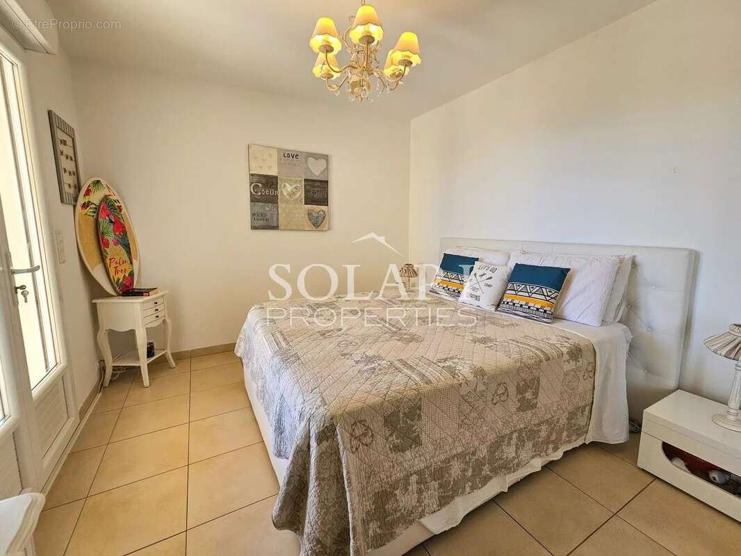 Villa avec piscine à débordement et vue panoramique sur la mer - photo 14