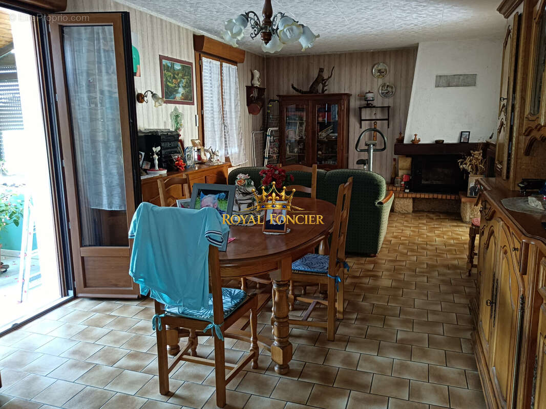 Maison à DANGE-SAINT-ROMAIN