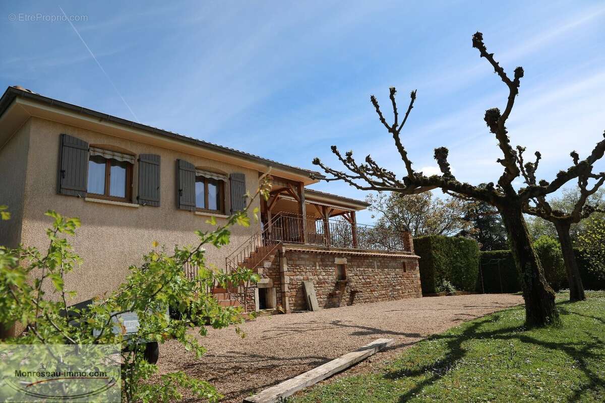 Maison à CHEVAGNY-LES-CHEVRIERES