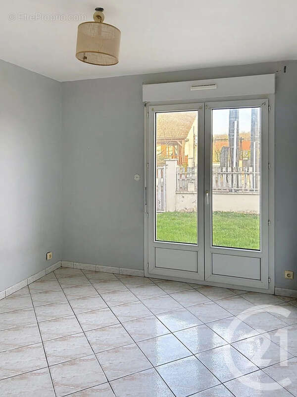 Maison à CHEMILLY-SUR-YONNE