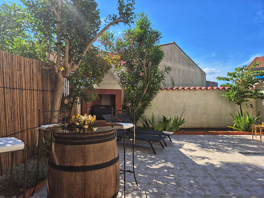 Jardin de Bassins, Maison méridionale lumineuse. 5 chambres, garage , grande terrasse et jardin arrière intime - photo 6