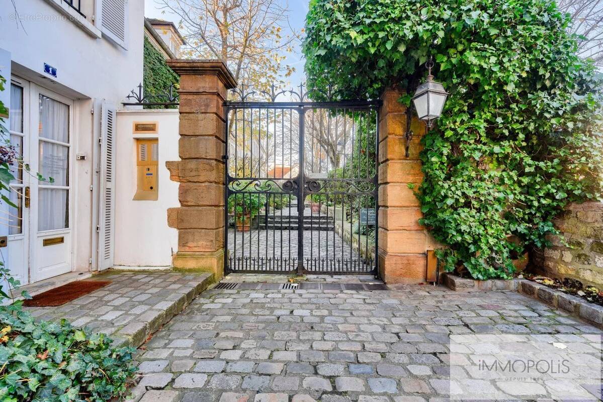 Appartement à PARIS-18E