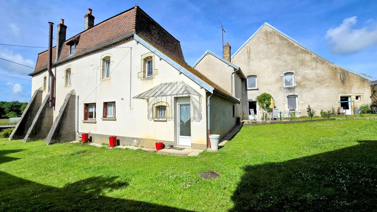 9 pièce(s) 251 m2 - photo 11