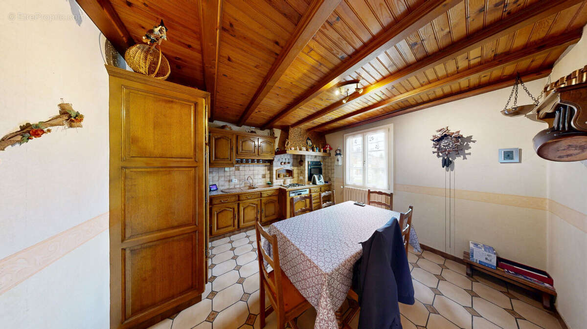 Maison à VERS-EN-MONTAGNE