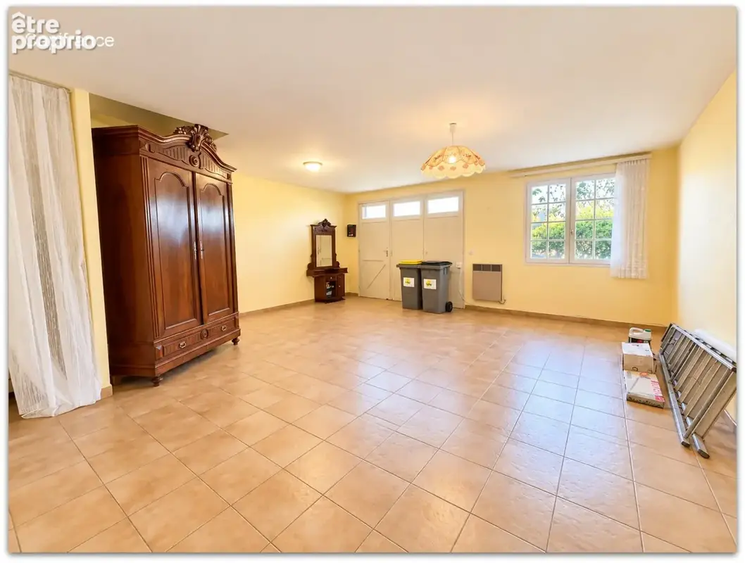 Grande villa familiale de 204 m² avec appartement indépendant, terrain piscinable de 2 178 m² et vue dégagée - Roujan (34320) - photo 11