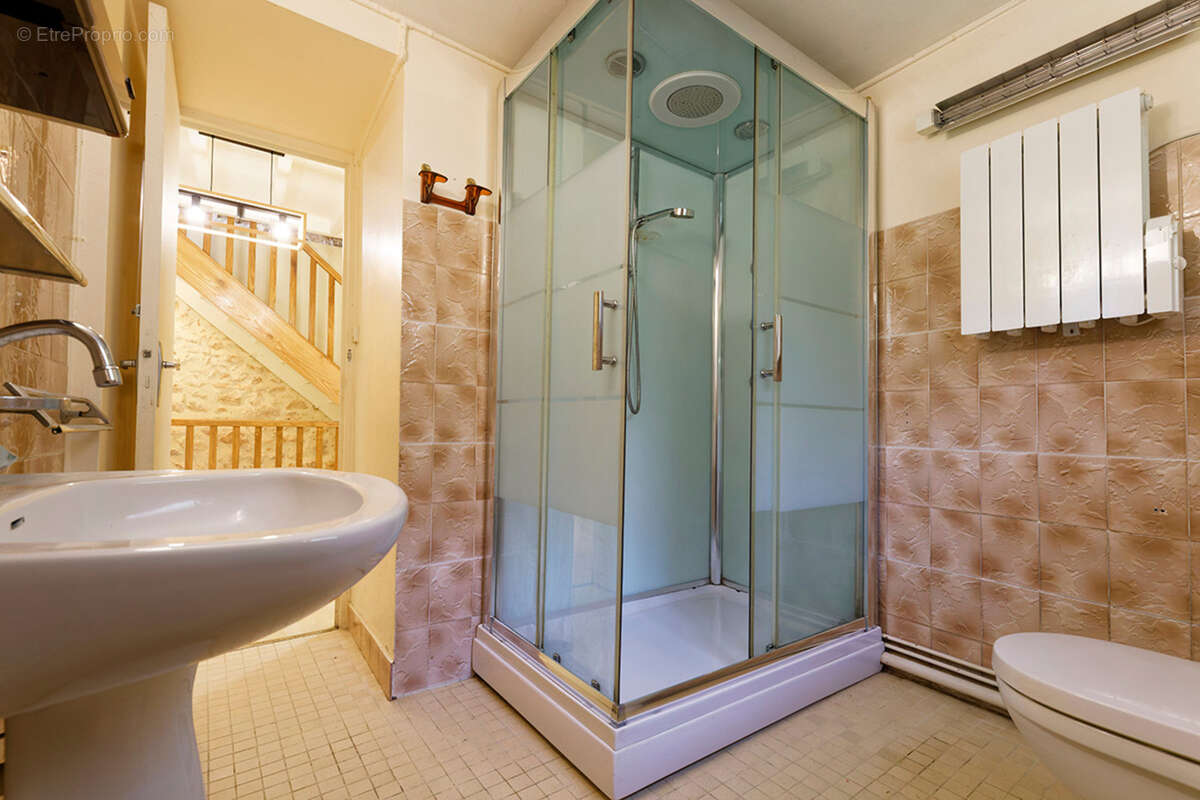 Maison de village 4 pièces avec cour intérieure et jardin - VARAIGNES (24) - photo 8