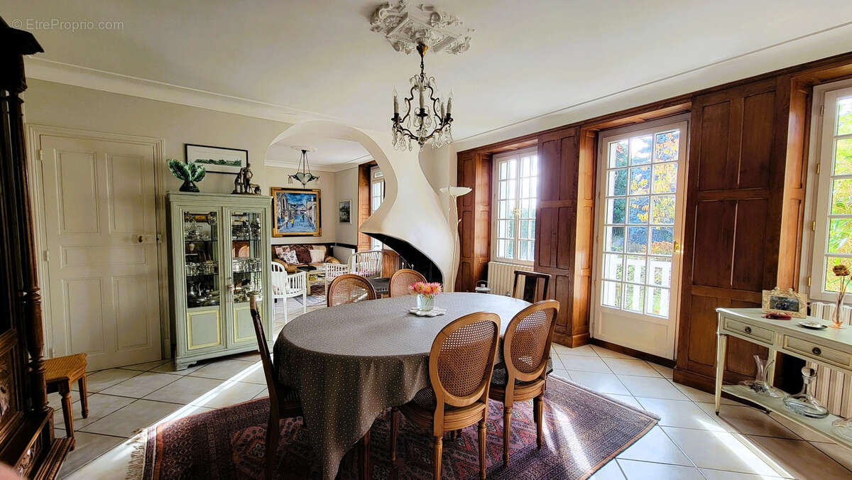 Maison Bourgeoise à vendre sur Jallais - Entre Cholet et Chemillé - Frais d'Agence Réduits ! - photo 2