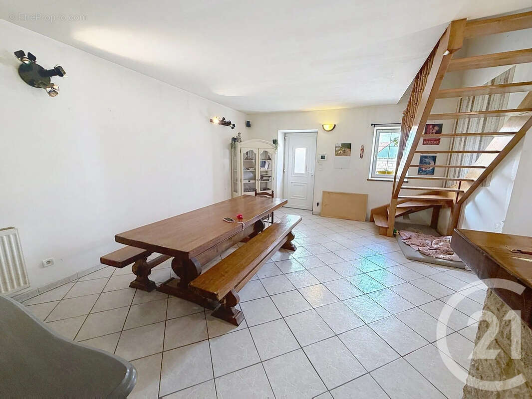 Maison à MONTMANCON