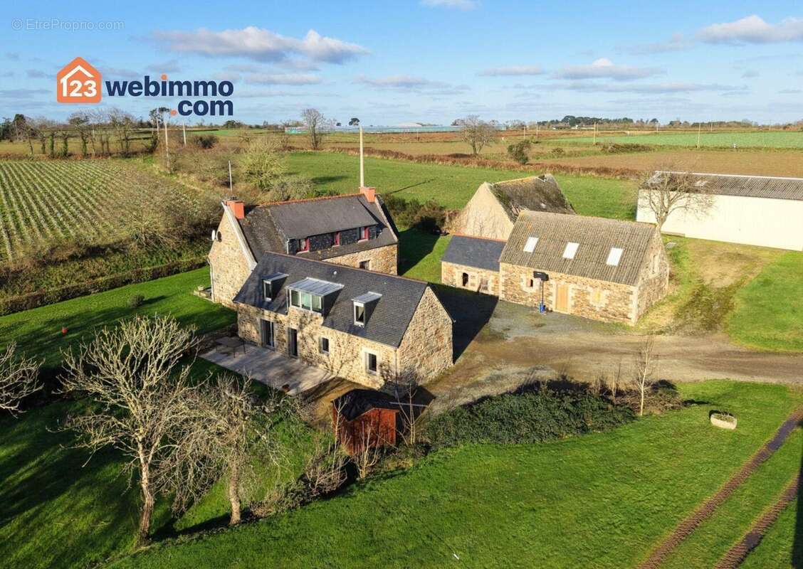 Maison à PLOUGRESCANT