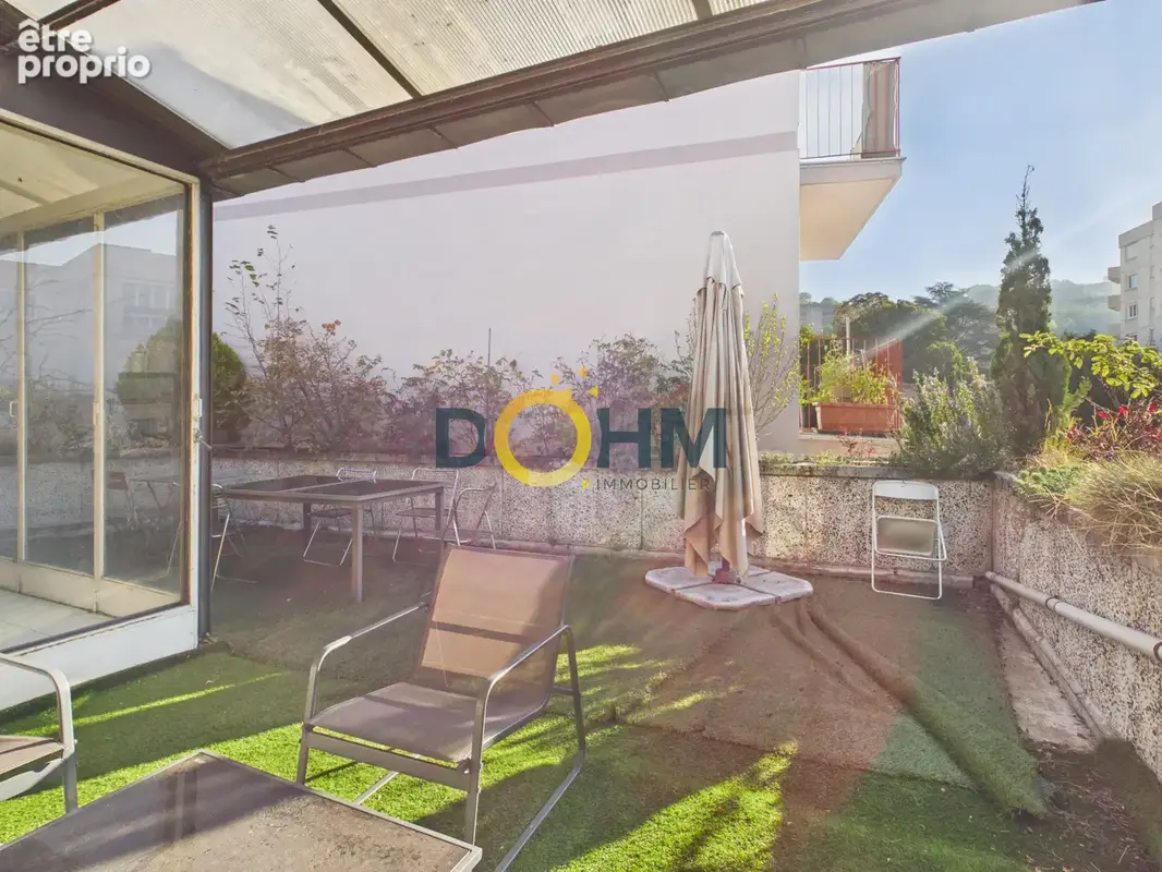 Un bien de caractère avec terrasse dans un bâtiment exceptionnel au cœur du Puy-en-Velay ! - photo 3