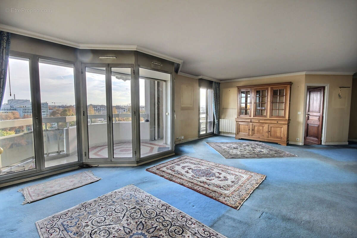 Appartement à COURBEVOIE