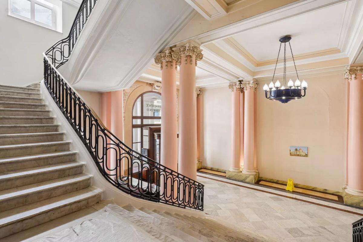 Nice Negresco : Studio dernier étage, vue mer latérale - photo 12