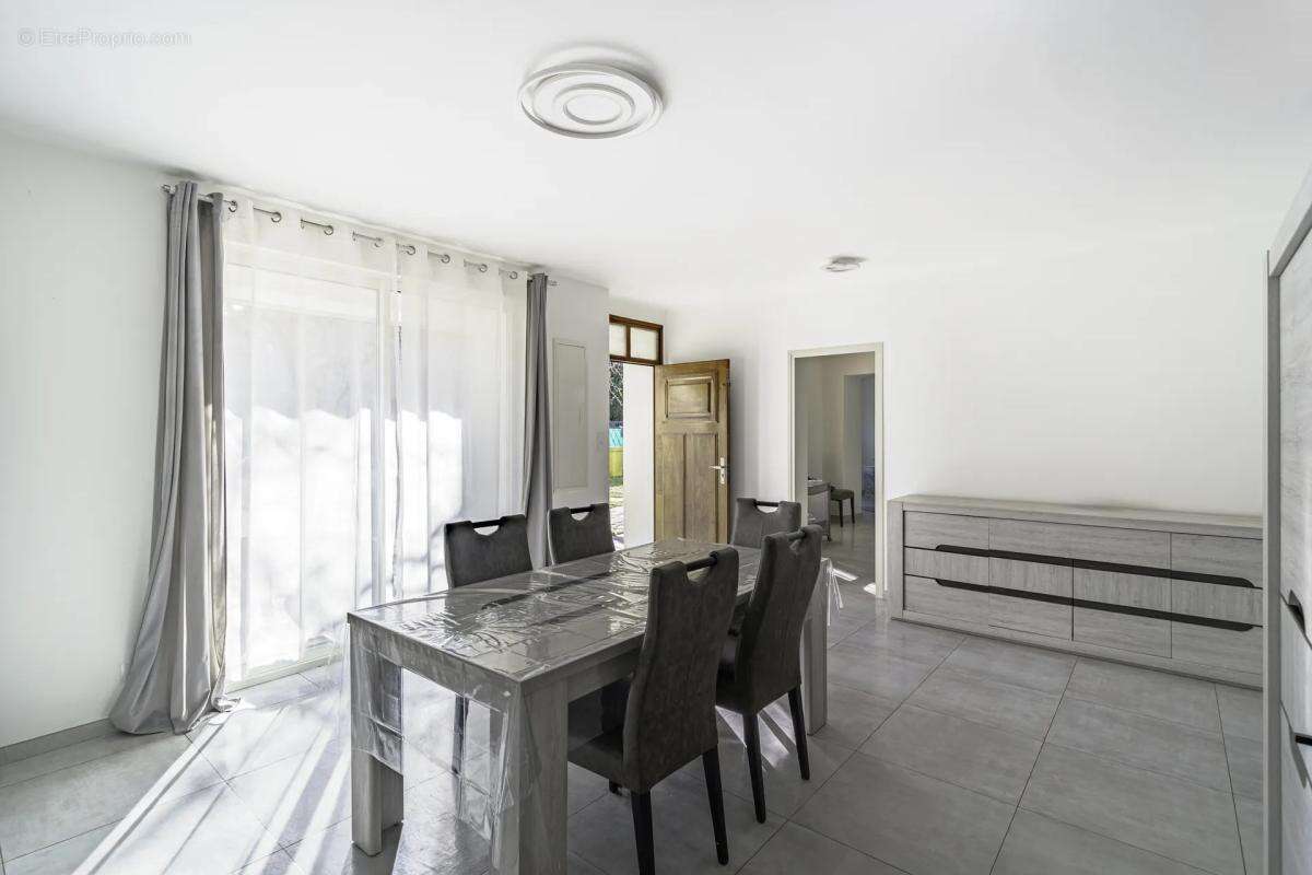 Maison à CHATEAUNEUF-LES-MARTIGUES