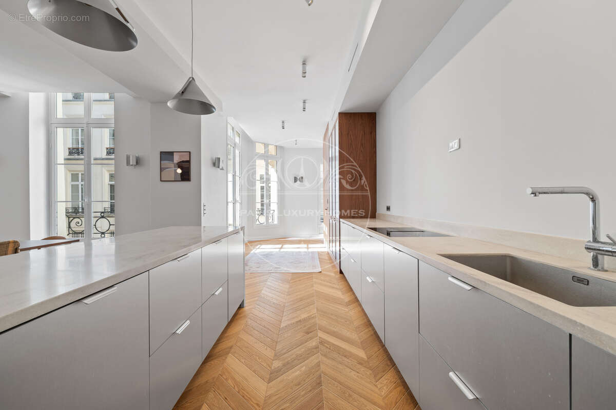 Superbe appartement atypique à Paris 1er ! - photo 10