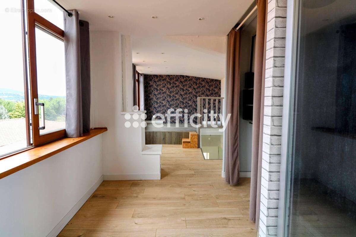 Maison 206 m² à Lozanne  - photo 12