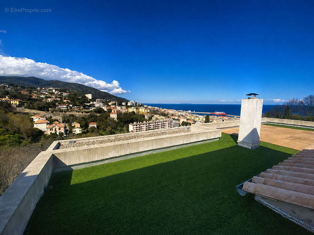 HAUTEURS DE BASTIA: Villa d'architecte avec piscine - photo 11