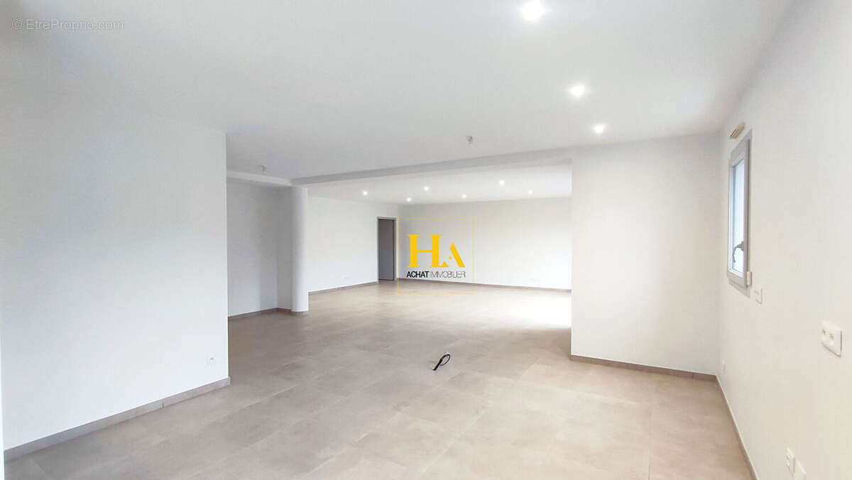 Appartement à SAINT-DONAT-SUR-L'HERBASSE