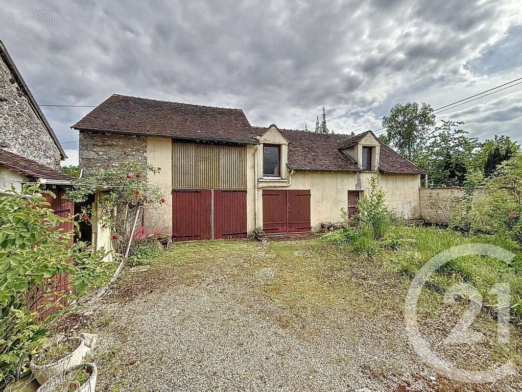 Maison à LES ORMES-SUR-VOULZIE