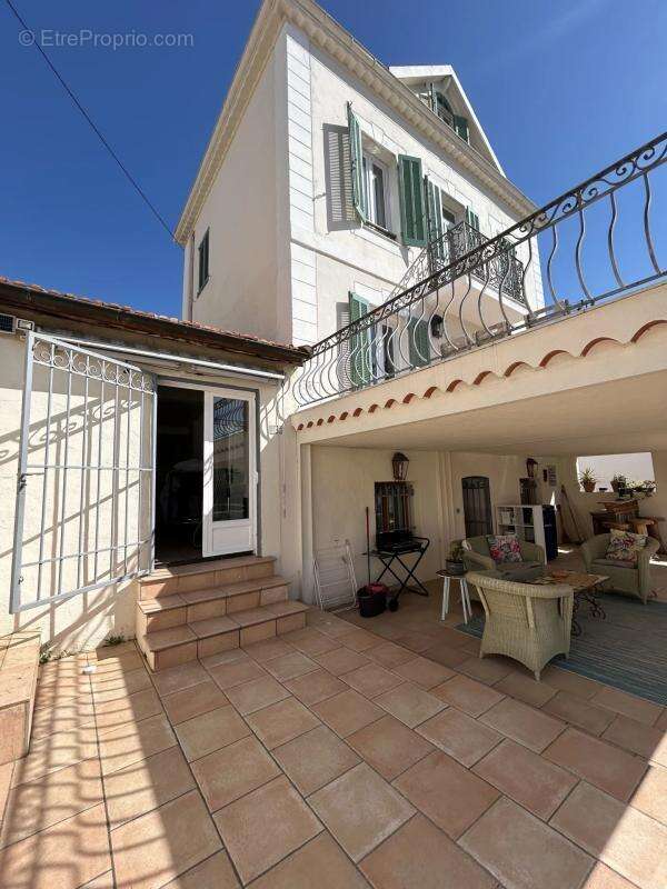 Maison à VALLAURIS