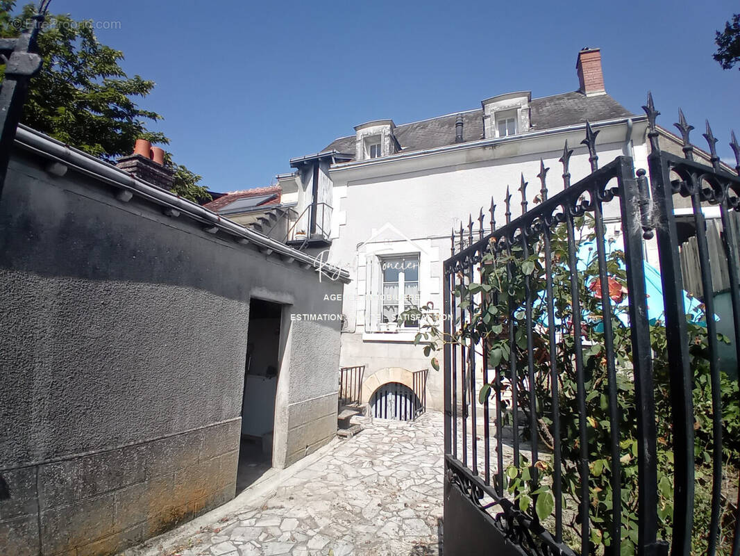 Maison de bourg de 60 m2 restaurée - Maison à DESCARTES