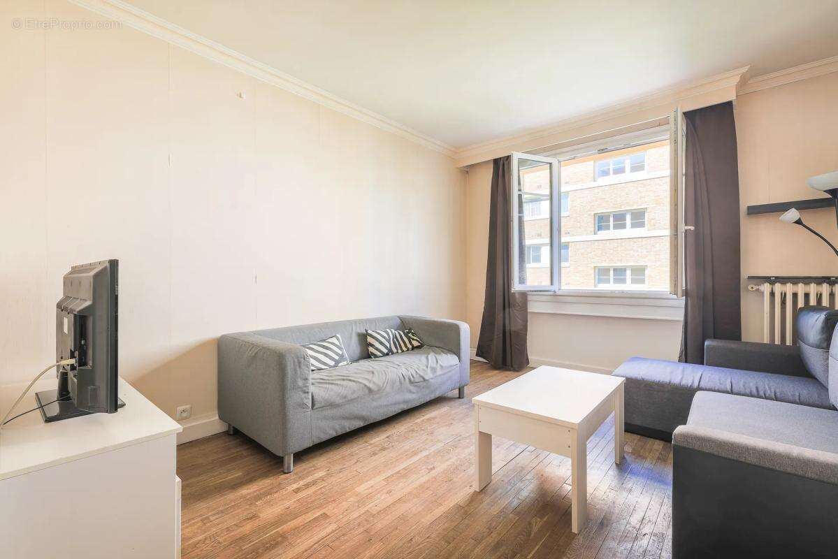 Appartement à COURBEVOIE