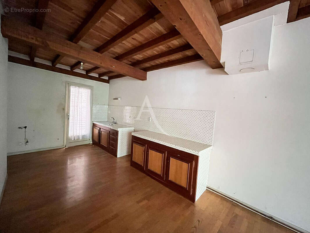 Maison de village en plein centre ville avec cour extérieur ! - photo 6