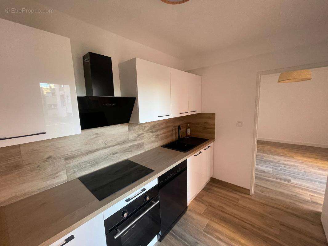 A vendre six-fours-les-plages 83140 appartement 2 pieces renove garage - photo 2