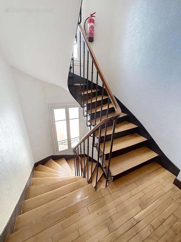 Appartement à LA GARENNE-COLOMBES