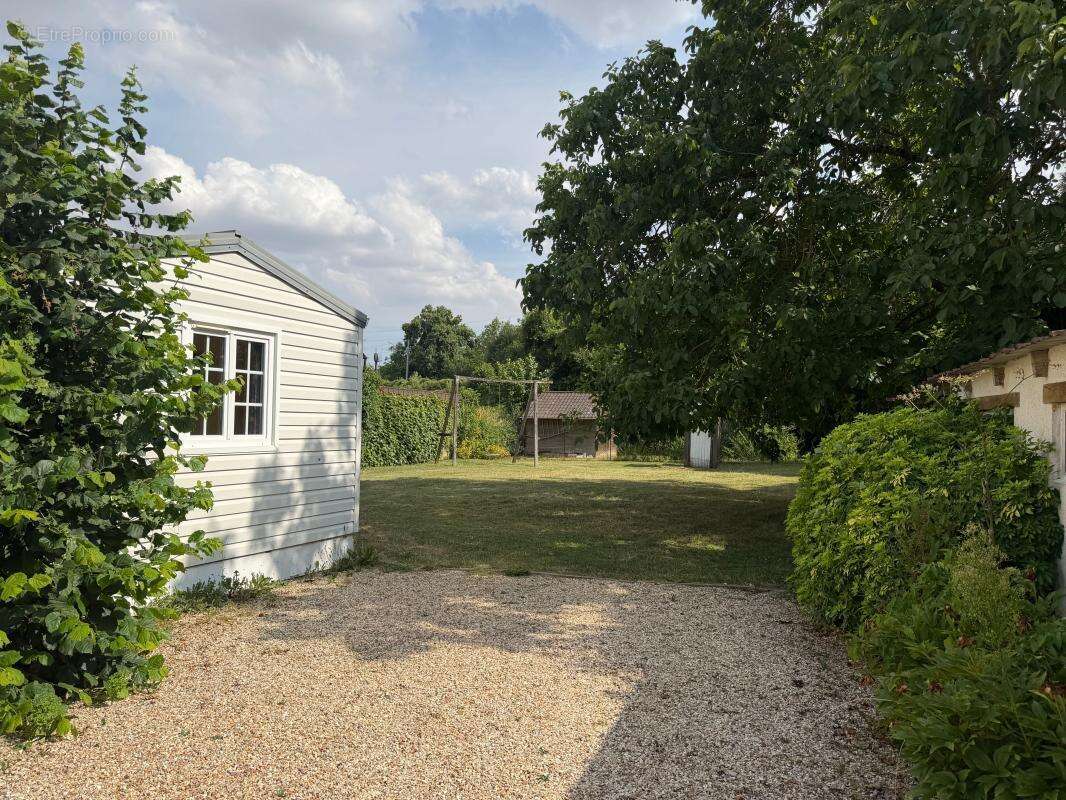 Maison ancienne de plus de 90 m² + bungalow T3 - À 7 min de la gare de Bueil - photo 11